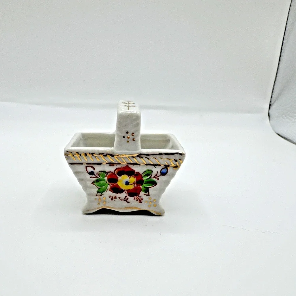 Porcelain Miniature Basket Made In Occupied‎ Japan